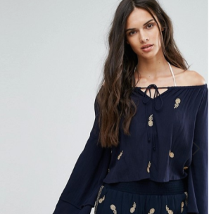 http://www.asos.fr/missguided/missguided-ensemble-short-et-top-bardot-a-broderies-ananas/grp/16424?clr=navy&SearchQuery=broderie&pgesize=36&pge=2&totalstyles=625&gridsize=3&gridrow=5&gridcolumn=3